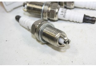 JEU DE 4 BOUGIES MOTRIO 8671004 081...AUDI VW GOLF 3/4 MERCEDES OPE...