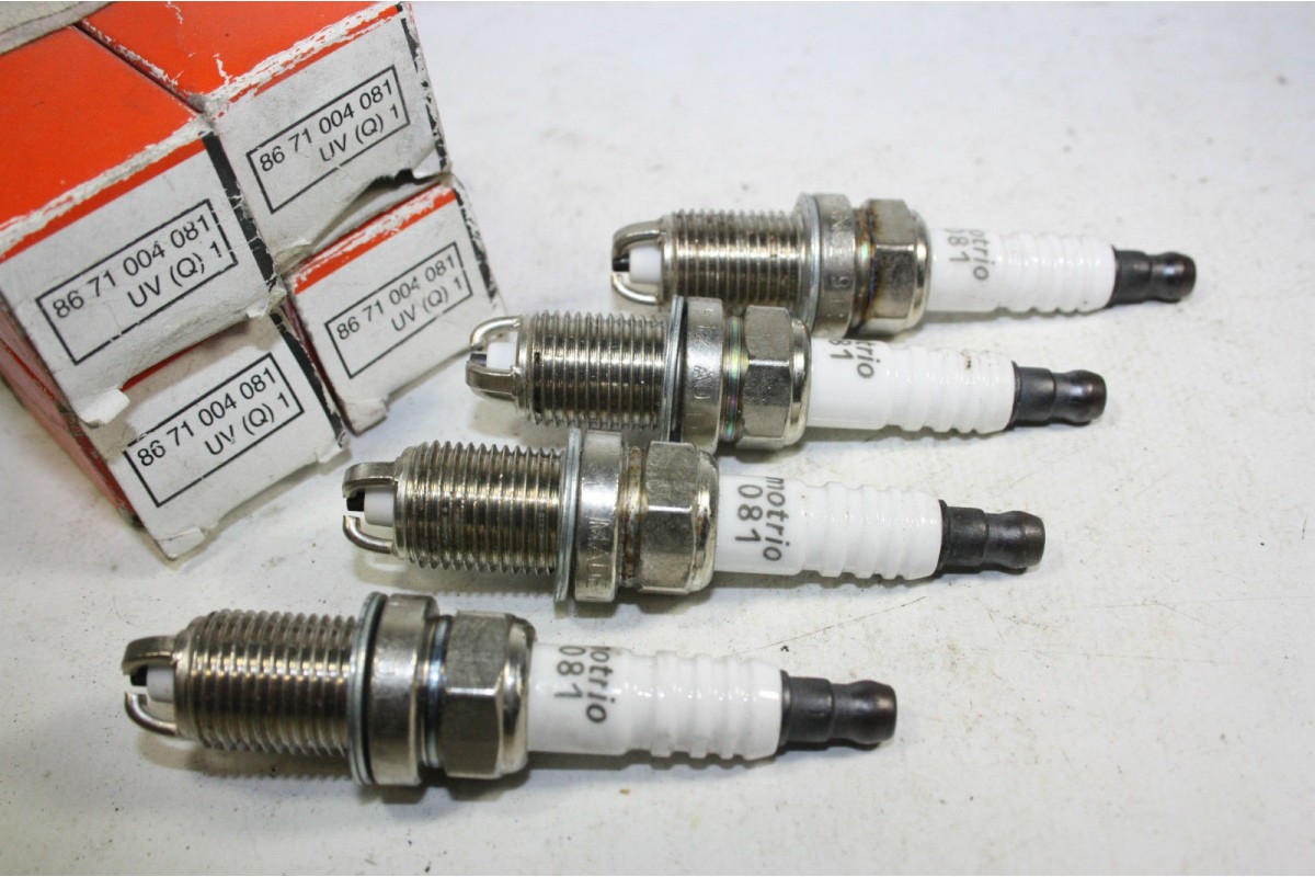 JEU DE 4 BOUGIES MOTRIO 8671004 081...AUDI VW GOLF 3/4 MERCEDES OPE...
