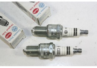 LOT DE 2 BOUGIES CHAMPION 101000026...AUDI A6  VW GOLF III POLO III...