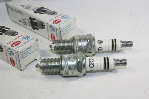 LOT DE 2 BOUGIES CHAMPION 101000026...AUDI A6  VW GOLF III POLO III...