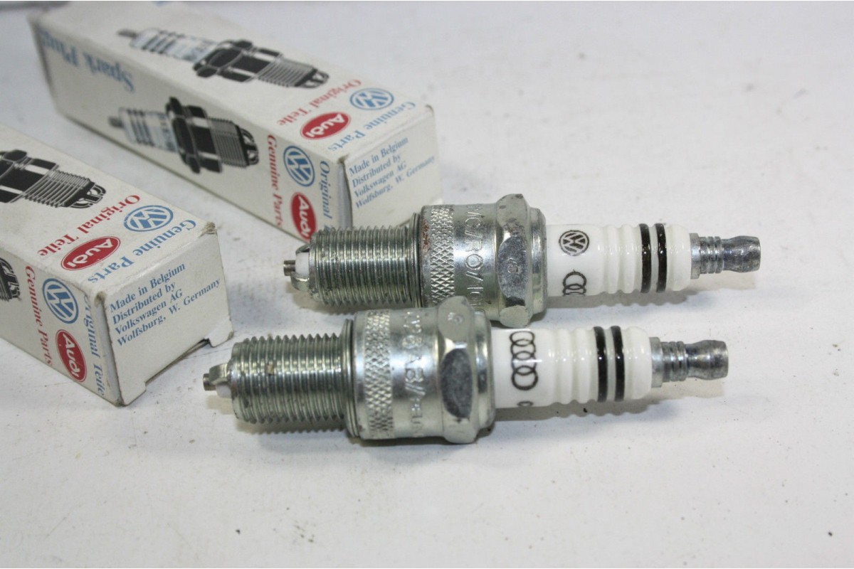 LOT DE 2 BOUGIES CHAMPION 101000026...AUDI A6  VW GOLF III POLO III...