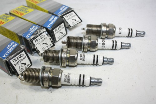 JEU DE 4 BOUGIES BOSCH FR 8DC+...CITROEN VISA GTI FIAT HONDA LIGIER...