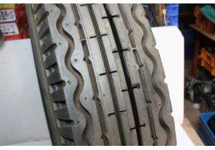 PNEU KLEBER COLOMBES 185 X 400...CITROEN TRACTION 11CV 15/6 - Traca...