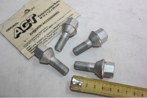 LOT DE 4 ECROUS POUR JANTE ALU...AUDI 80 BMW 3,3/1 VW GOLF POLO FOR...