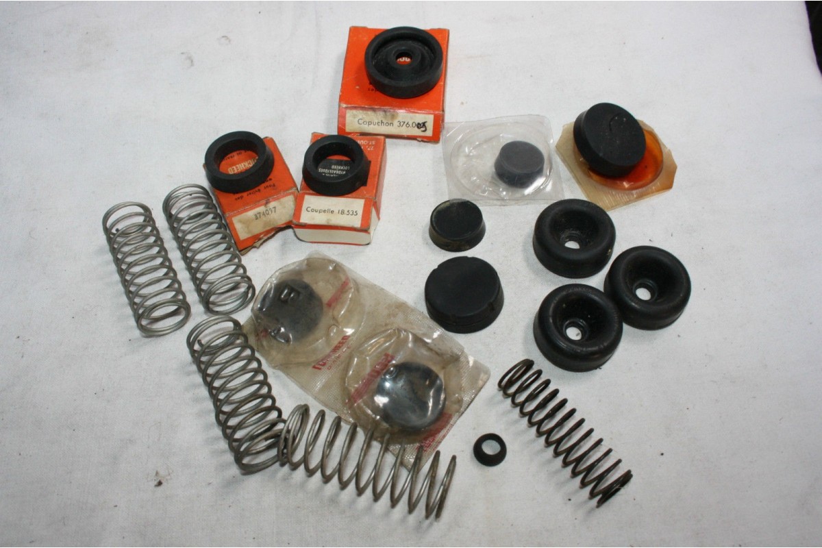 LOT DE DIVERS PIECES FREINAGE...PEUGEOT RENAULT CITROEN SIMCA BMW V...