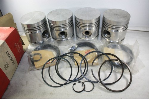 JEU DE 4 PISTONS+SEGMENTS PERKINS 50215...CAMIONS UTILITAIRES TRACT...