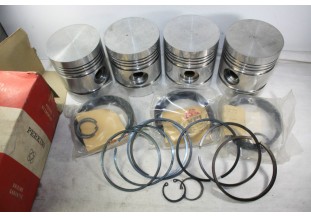 JEU DE 4 PISTONS+SEGMENTS PERKINS 50215...CAMIONS UTILITAIRES TRACT...