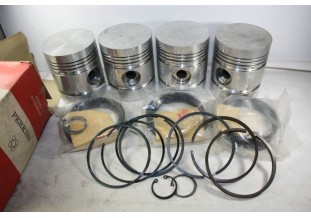 JEU DE 4 PISTONS+SEGMENTS PERKINS 50215...CAMIONS UTILITAIRES TRACT...