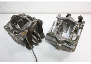 PAIRE D' ETRIERS DE FREINS...RENAULT R4 R5 PEUGEOT 104 204 CITROEN...