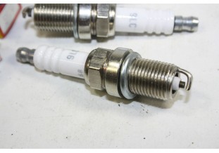 JEU DE 4 BOUGIES MAGNETI MARELLI 9LC...ALFA 33 75 155 164 ALPINE A6...