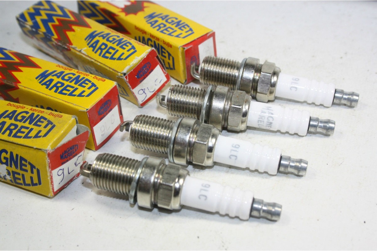 JEU DE 4 BOUGIES MAGNETI MARELLI 9LC...ALFA 33 75 155 164 ALPINE A6...