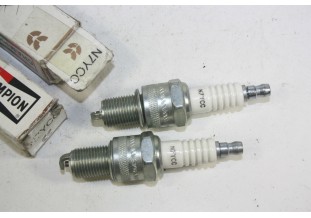 LOT DE 2 BOUGIES CHAMPION N7YCC..SIMCA 1000 RALLYE MATRA RENAULT R5...