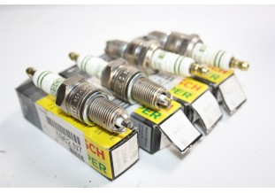 JEU DE 4 BOUGIES BOSCH SUPER W8DTC..AUDI 80 100 QUATTRO PEUGEOT 505...