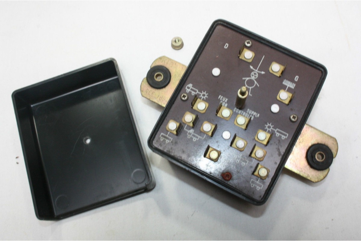 BOITIER DE RACCORD ELECTRIQUE TRACTEUR / REMORQUE 24v...CAMION SAVI...