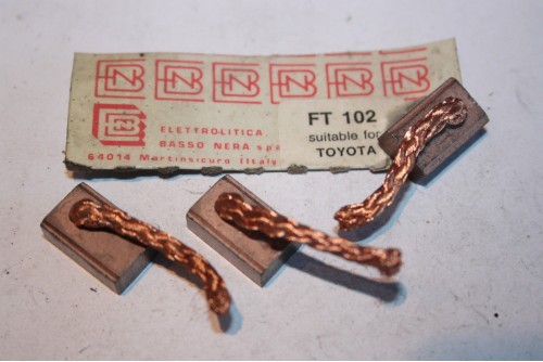 CHARBONS FT 102 POUR DEMARREURS TOYOTA...POUR TOYOTA - Tracauto1950