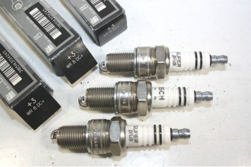 LOT DE 3 BOUGIES BOSCH WR 8DC+...AUTOS MOTOS CAMIONS DIVERS Voir de...