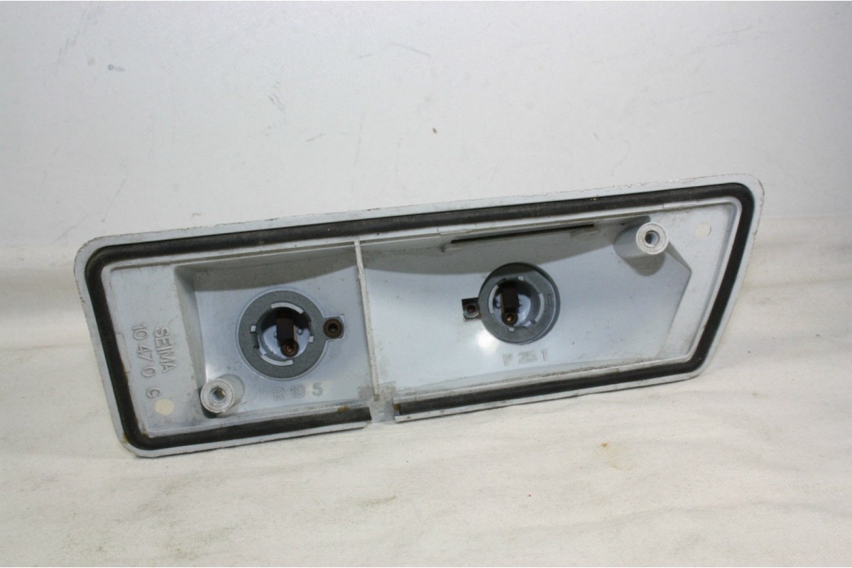 PLATINE DE FEU AVANT GAUCHE SEIMA 10470...RENAULT R14 - Tracauto1950