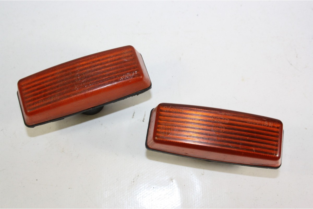 PAIRE DE CABOCHONS DE FEUX D'AILES LEP 6703...AUSTIN METRO - Traca...