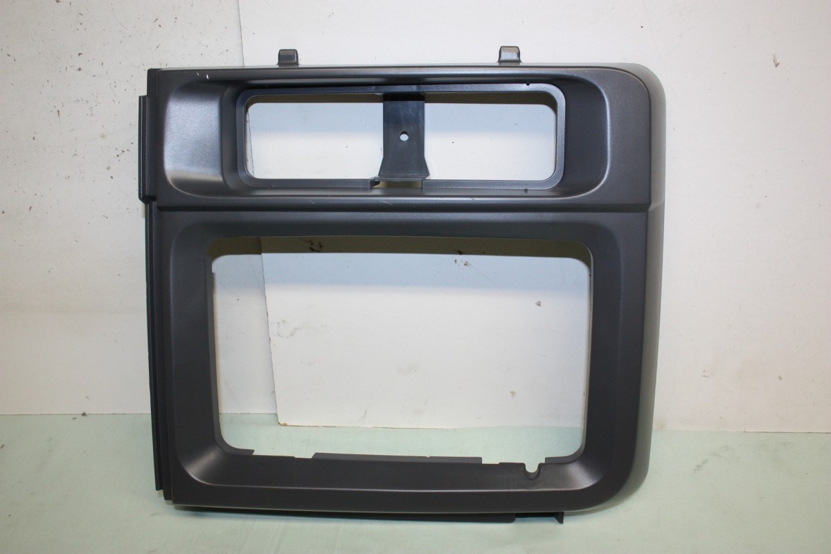 ENTOURAGE DE PHARE DROIT...CITROEN C25 - Tracauto1950