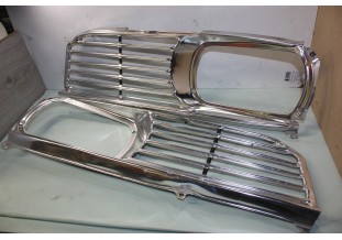 PAIRE DE CALANDRE D/G...RENAULT R16 - Tracauto1950