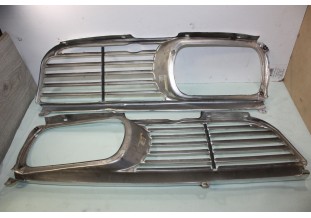 PAIRE DE CALANDRE D/G...RENAULT R16 - Tracauto1950