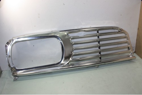 CALANDRE AVANT DROIT...RENAULT R16 - Tracauto1950