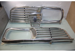 ENSEMBLE CALANDRE 3 PARTIES...RENAULT R16 - Tracauto1950