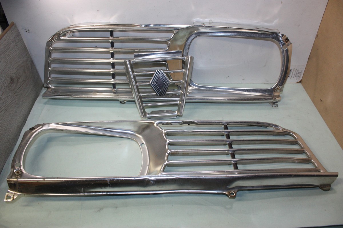 ENSEMBLE CALANDRE 3 PARTIES...RENAULT R16 - Tracauto1950