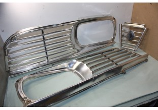 ENSEMBLE CALANDRE 3 PARTIES...RENAULT R16 - Tracauto1950