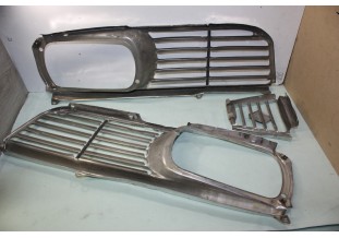 ENSEMBLE CALANDRE 3 PARTIES...RENAULT R16 - Tracauto1950