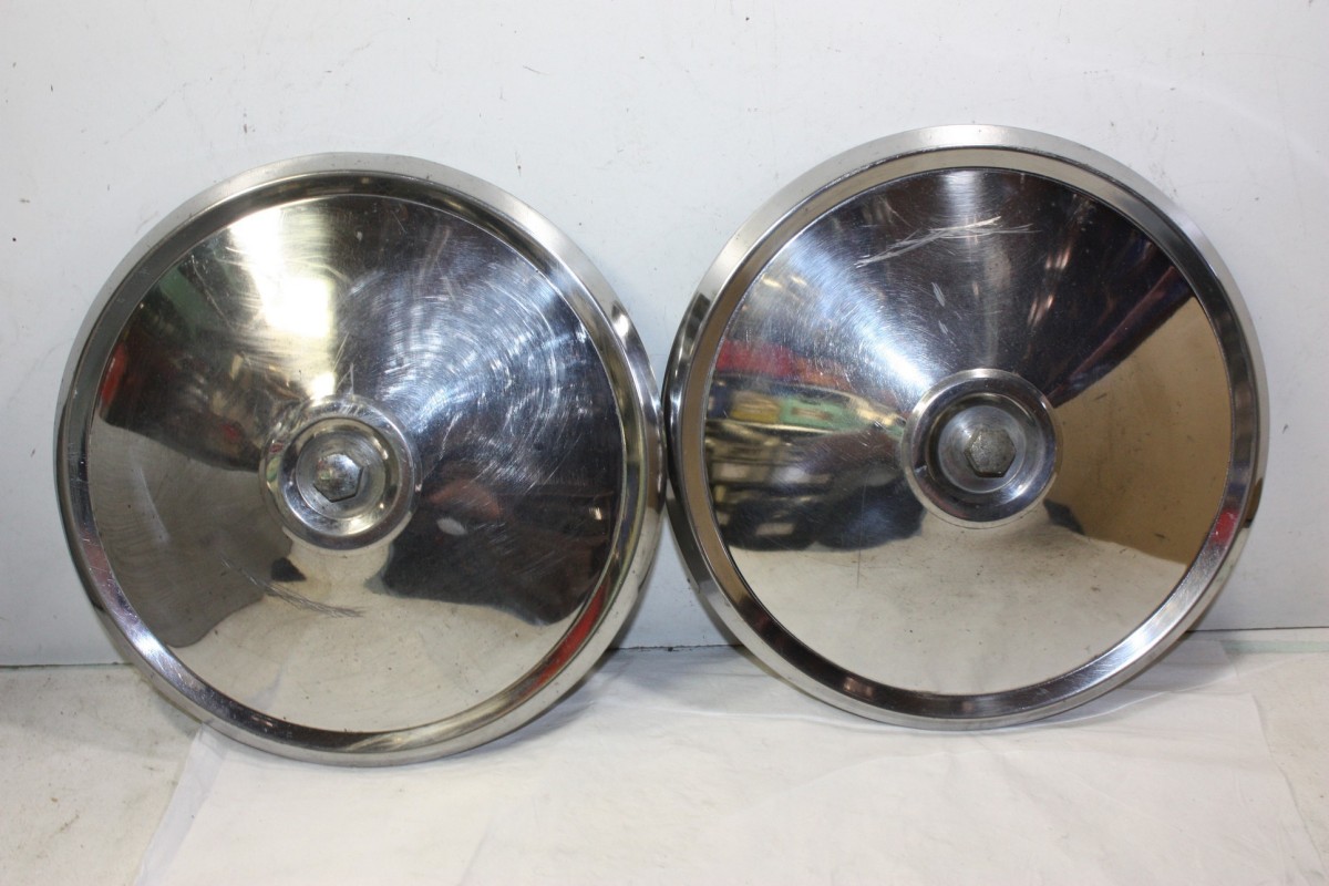 LOT DE 2 ENJOLIVEURS DE ROUE D/280mm...PEUGEOT 404 - Tracauto1950