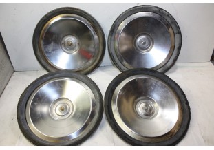 JEU DE 4 ENJOLIVEURS DE ROUE D/255mm...PEUGEOT 204 304 - Tracauto1950