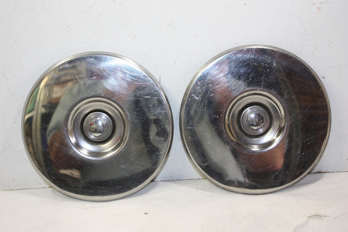 LOT DE 2 ENJOLIVEURS DE ROUE D/175mm...PEUGEOT 104 204 304 - Tracau...