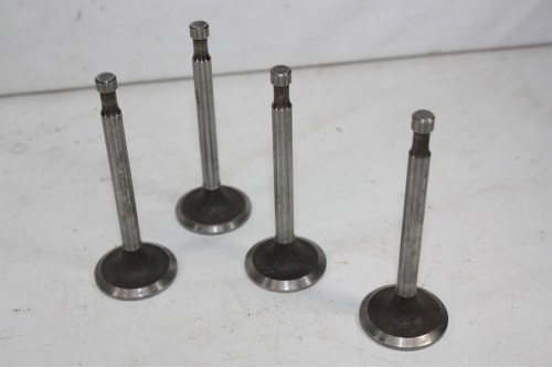 JEU DE 4 SOUPAPES D'ECHAPPEMENT VALVES 0151...PEUGEOT 505 J5 Essen...
