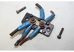 BORNIER DE CONNEXION DE COMPTEUR JAEGER 6V...RENAULT DAUPHINE ONDIN...