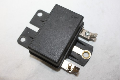 REGULATEUR POUR ALTERNATEUR CARBONE LORRAINE CL R-1204...AUTOS ANCI...