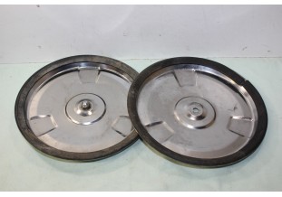 LOT DE 2 ENJOLIVEURS DE ROUE D/215mm...RENAULT R16 R4