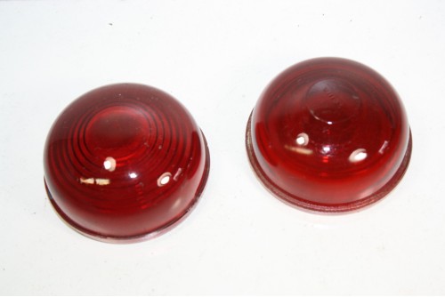 PAIRE DE CABOCHONS DE FEUX AR EN VERRE SCINTEX...AUTOS DIVERS ANCIENNES