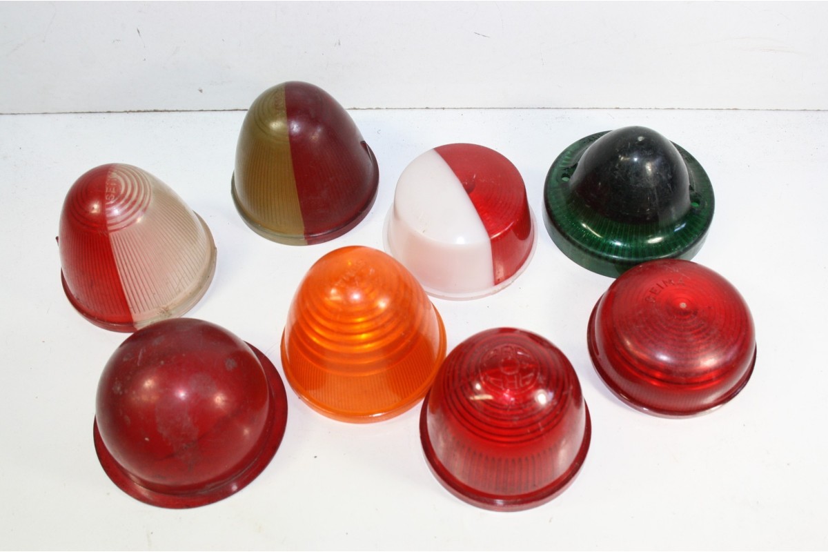 LOT DE CABOCHONS DIVERS...AUTOS UTILITAIRE CARAVANE DIVERS