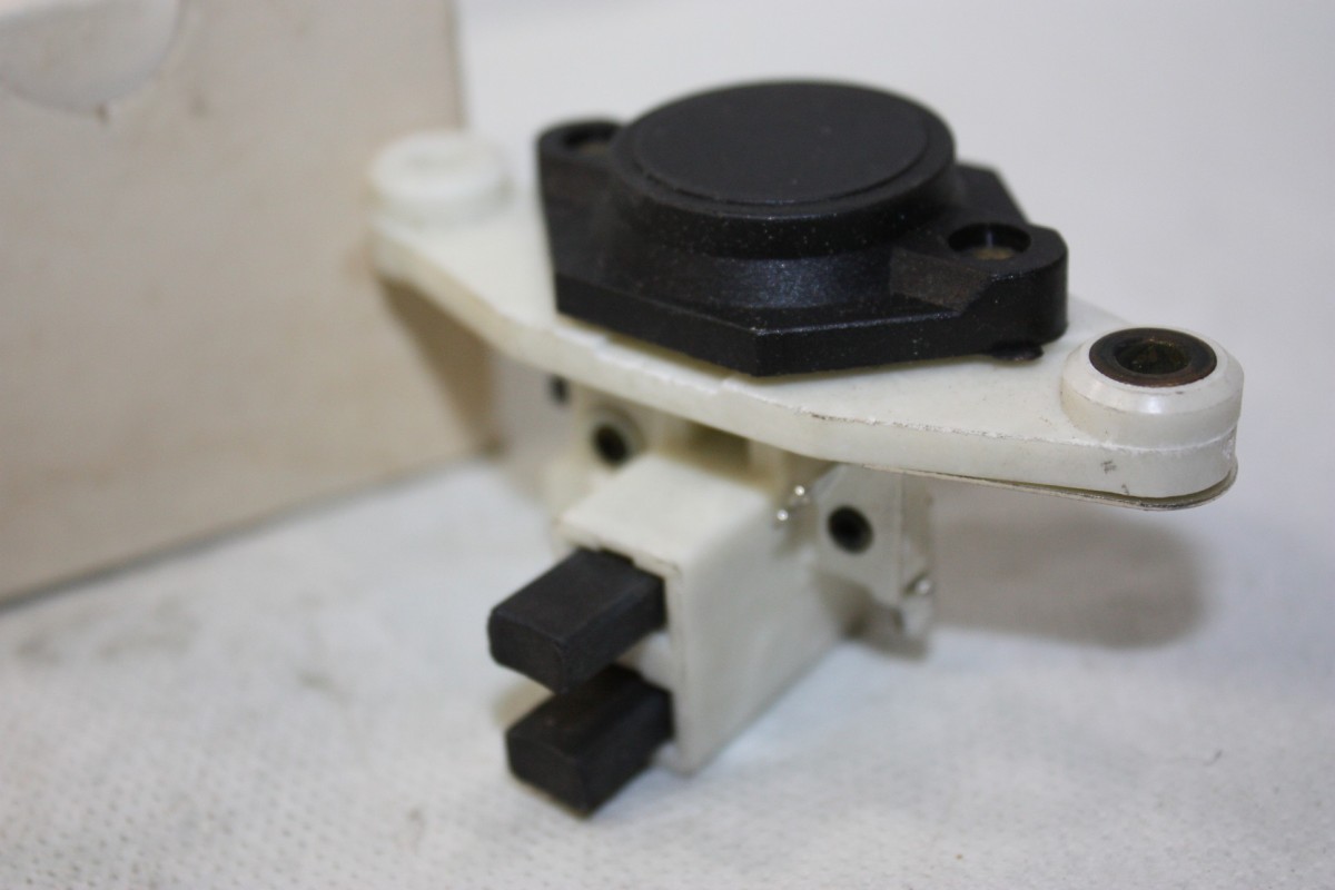 REGULATEUR ELECTRONIQUE SOPARTEX 049006 14V POUR ALTERNATEUR BOSCH....