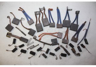 LOT DE DIVERS CHARBONS POUR DEMARREURS/DYNAMOS/ALTERNATEURS...AUTOS...