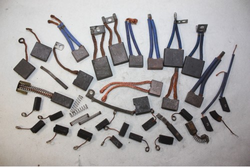 LOT DE DIVERS CHARBONS POUR DEMARREURS/DYNAMOS/ALTERNATEURS...AUTOS...