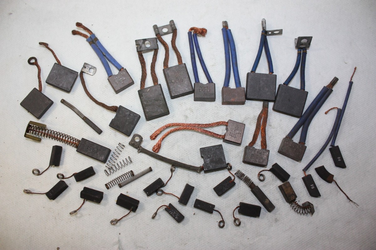 LOT DE DIVERS CHARBONS POUR DEMARREURS/DYNAMOS/ALTERNATEURS...AUTOS...