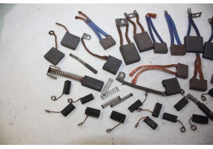 LOT DE DIVERS CHARBONS POUR DEMARREURS/DYNAMOS/ALTERNATEURS...AUTOS...