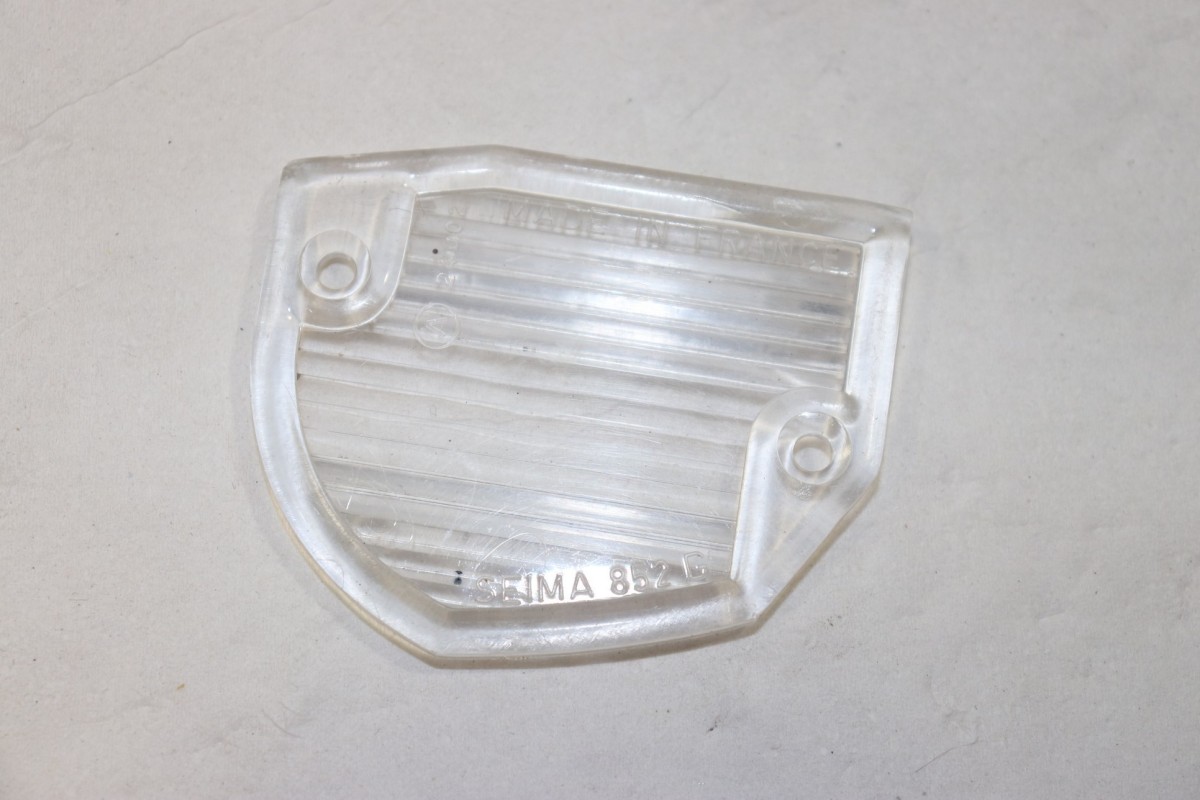 TRANSPARENT D'ECLAIREUR DE PLAQUE AR/G SEIMA 852G...PEUGEOT 204 30...