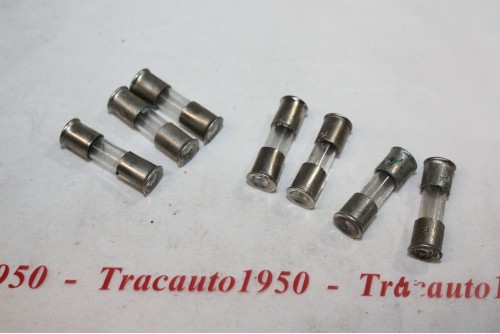 LOT DE 7 FUSIBLES A COLLERETTES 2/4 AMPERES...AUTOS ANCIENNES DIVER...