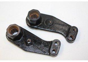 PAIRE DE SUPPORT DROIT / GAUCHE...RENAULT 4CV DAUPHINE R4 R5 R8 R10