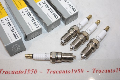 JEU DE 4 BOUGIES EYQUEM C 82LJS RENAULT 7700731583...AUTOS DIVERS V...