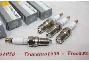 JEU DE 4 BOUGIES EYQUEM C 82LJS RENAULT 7700731583...AUTOS DIVERS V...