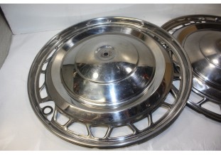 LOT DE 2 ENJOLIVEURS DE ROUE D/378mm...AUTOS ANCIENNES COLLECTIONS